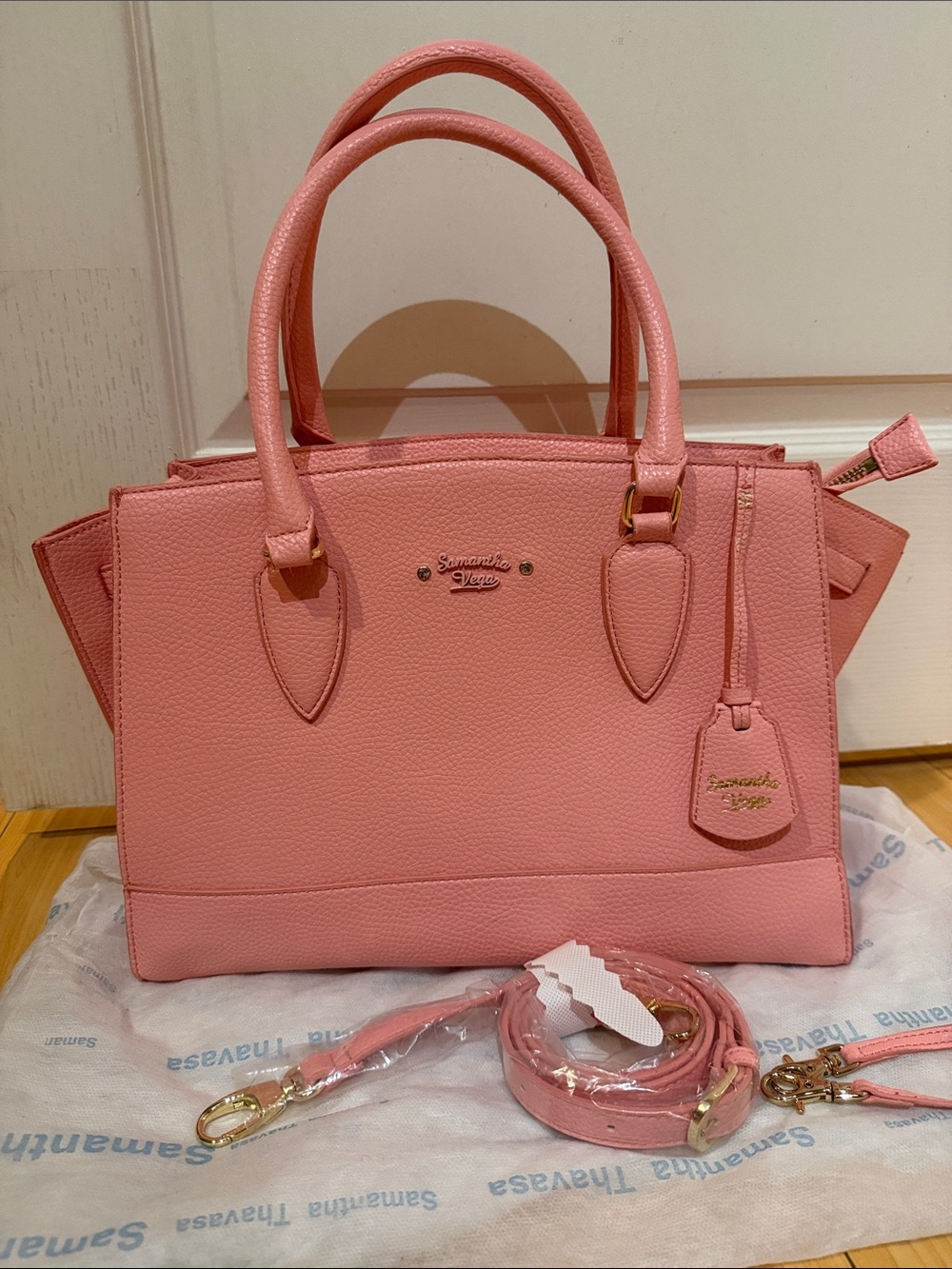 Samantha Thavasa Pink Pebbled Leather Satchel with Detachable Strap